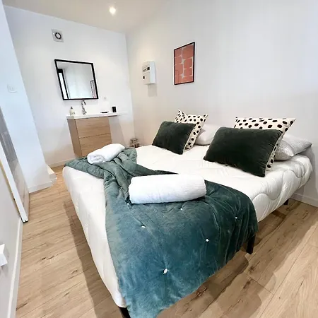 Apartment Le Velo - Cite 500m, Parking Public Gratuit 200m, Wifi, Menage Inclus - Free Car Park 200m
