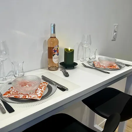 Le Velo - Cite 500m, Parking Public Gratuit 200m, Wifi, Menage Inclus - Free Car Park 200m Apartment